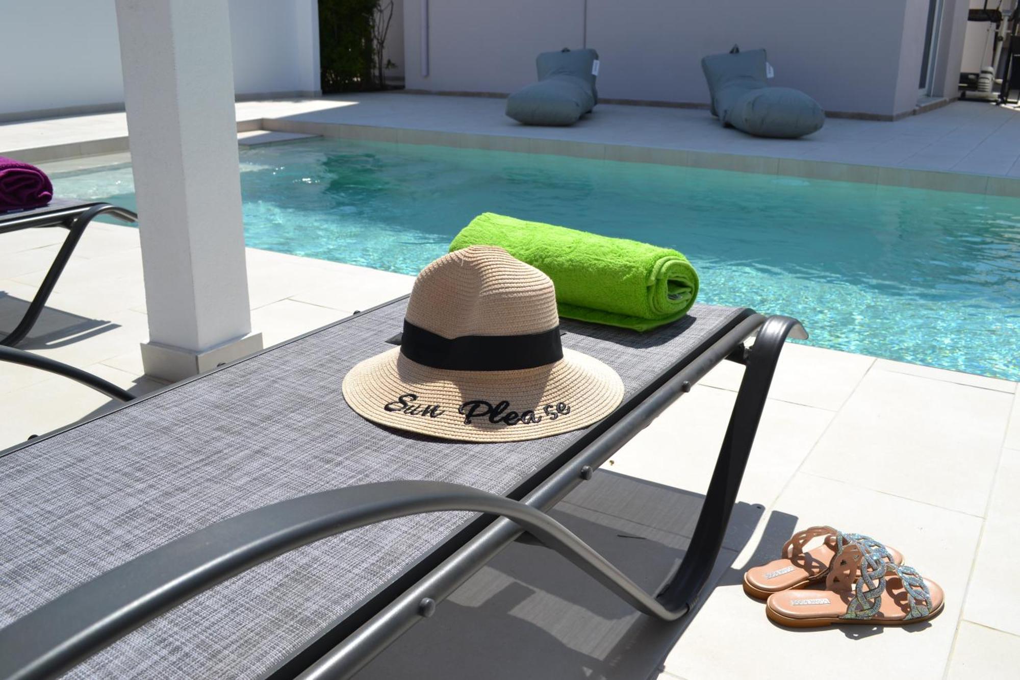 Villa Azure Dreams With Pool - Charaki