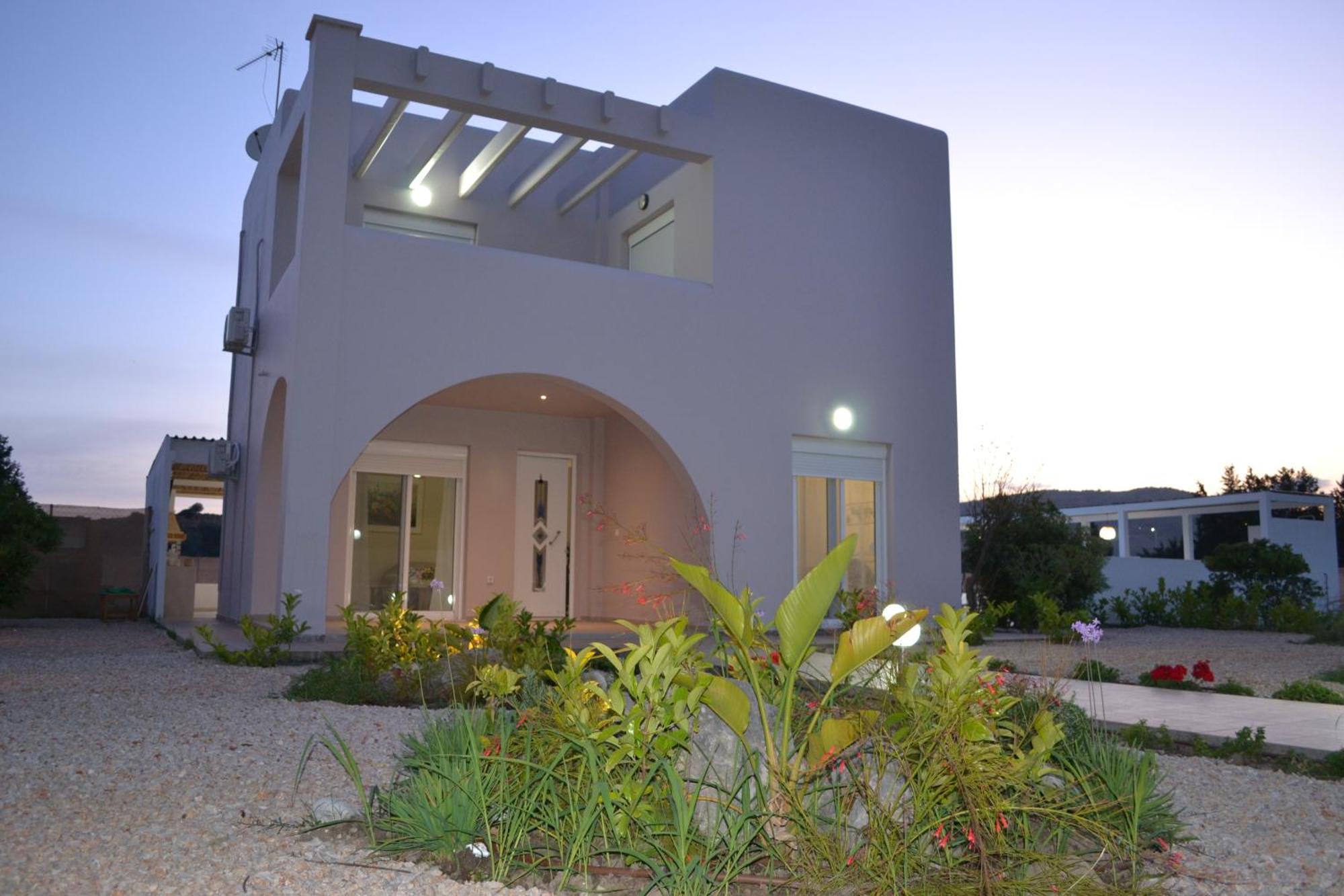 Villa Azure Dreams With Pool -
