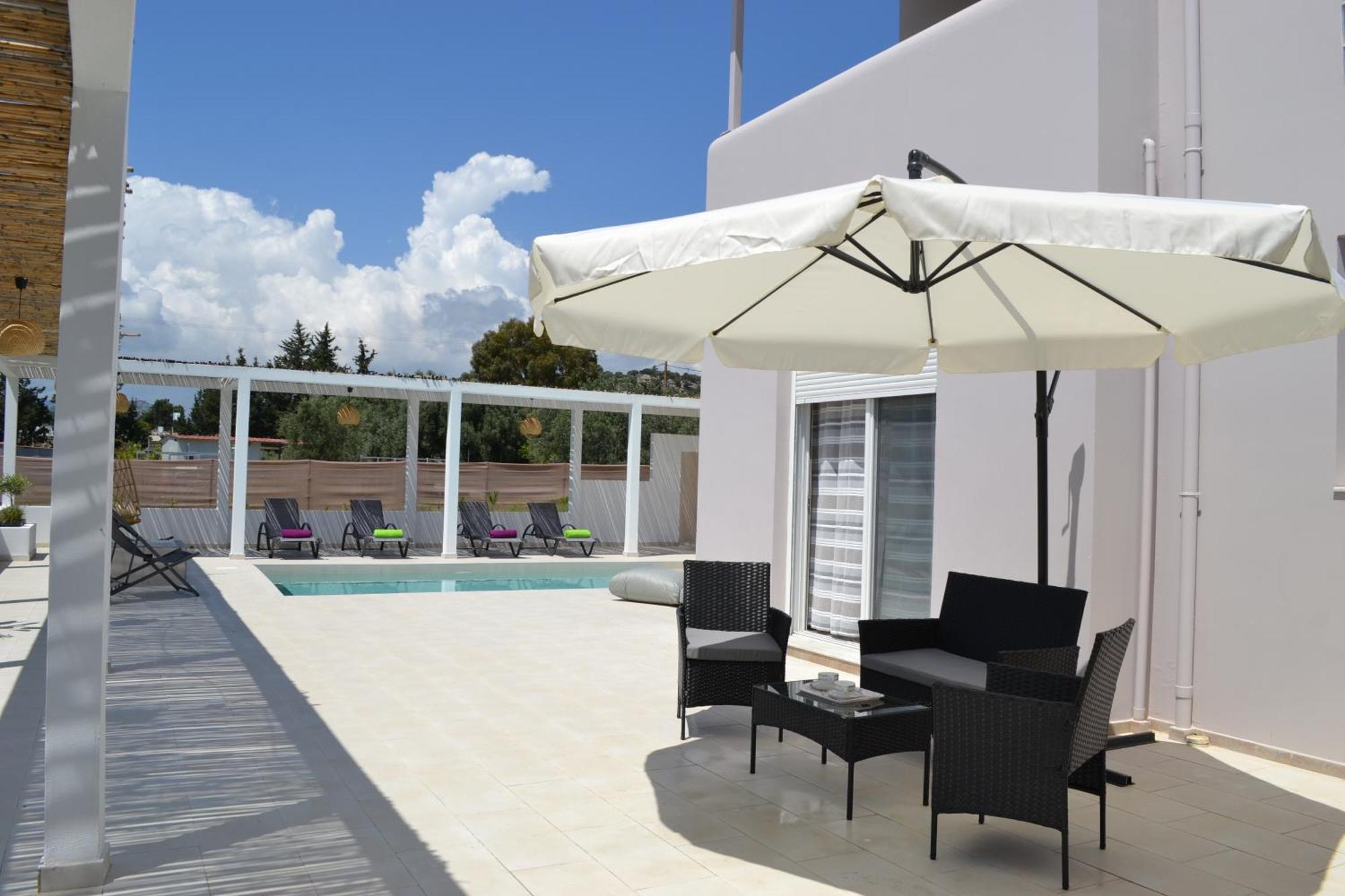 Villa Azure Dreams With Pool -
