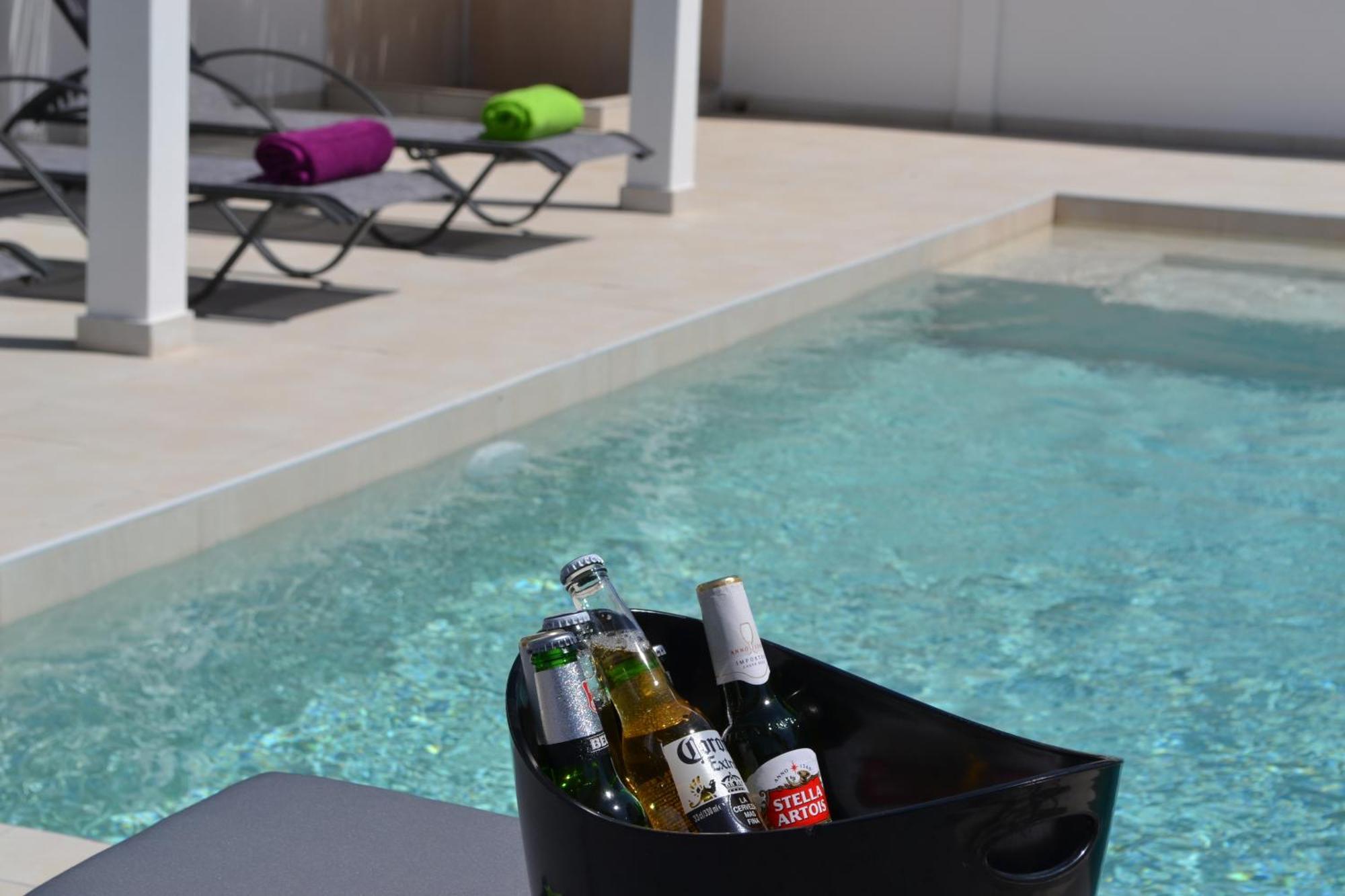 Azure Dreams With Pool - Villa