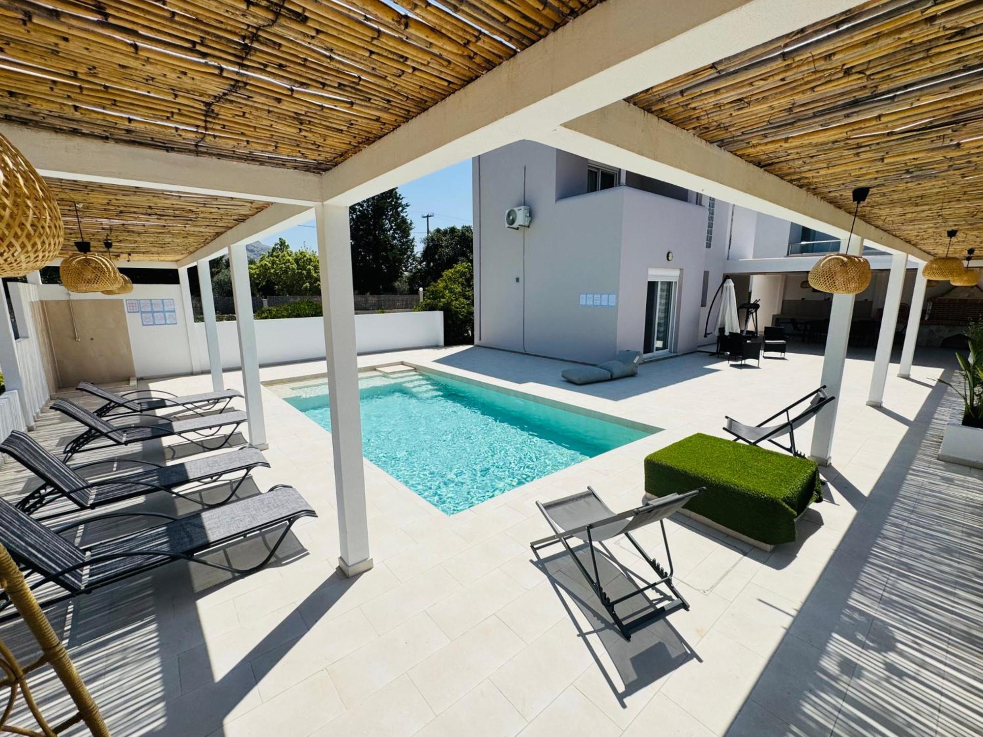 Azure Dreams With Pool - Villa *