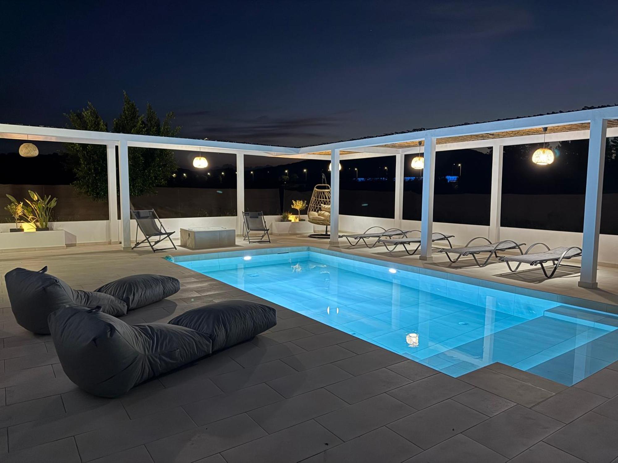 Villa Azure Dreams With Pool - *